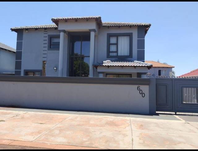 4 BEDROOM HOUSE FOR SALE IN ROSSLYN